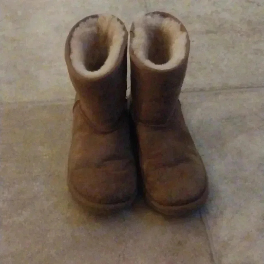 Ugg Short Chestnut Boots Size 3